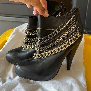 Dolce vita chain booties